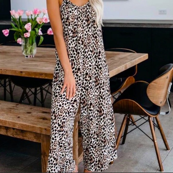 🎉🎉 🐆 LAST ONE! L 💕 Leopard Romper 💕 - Picture 2 of 12